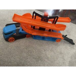 Mattel Hot Wheels City Lift and Launch Hauler Vehicle